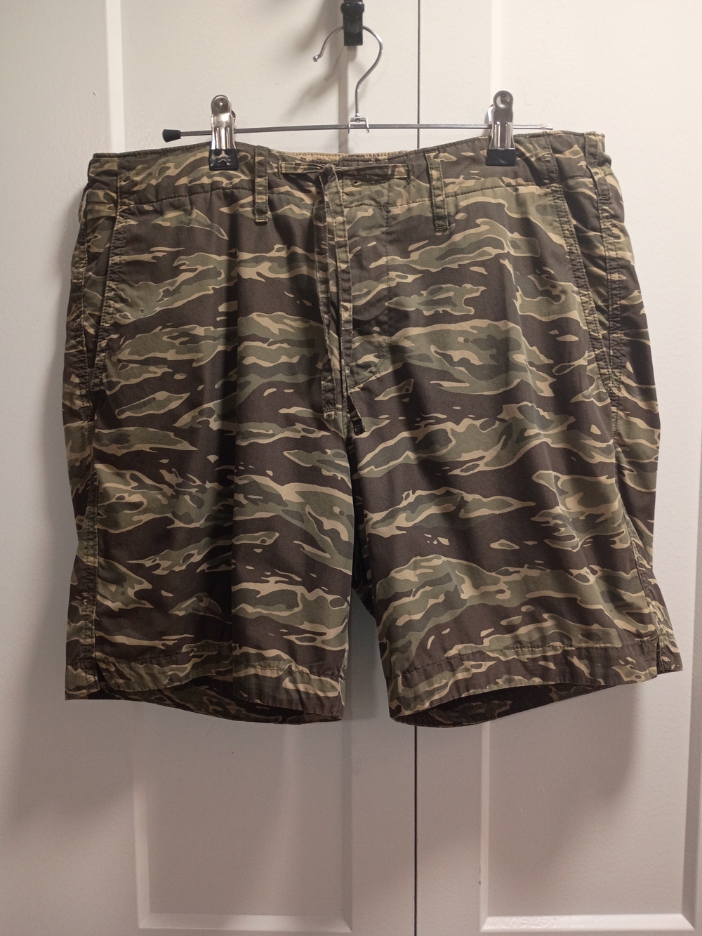 Abercrombie & Fitch Tiger Stripe Camo Cargo Shorts - Olive Green